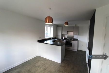 3 bedroom semi-detached house to rent - Photo 3