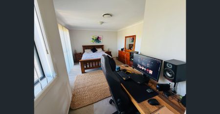 SPACIOUS THREE BEDRROOM HOME WITH LOADS OF EXTRAS - Photo 4