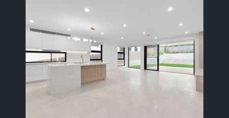 Prestigious Family Residence with Designer Finishes in Prime Ryde Locale - Photo 2