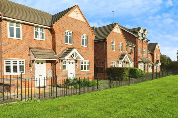 3 bedroom semi-detached house to rent - Photo 1