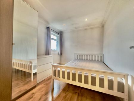 4 bedroom flat to rent - Photo 5