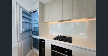 Rhodes Central | Water View | 3B3B | Spacious Bedrooms | 1 Minute Walk to Train Station - Photo 3