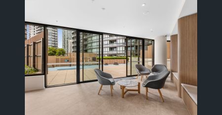 Delightful Three Bedroom Apartment at 883 Collins Street - Photo 2