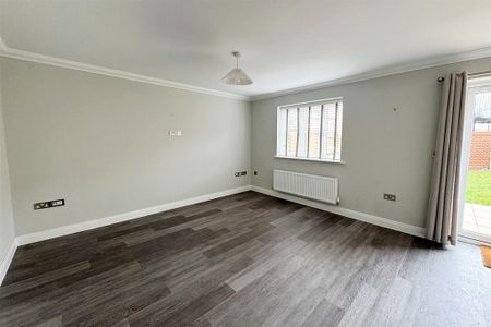 4 bedroom terraced house to rent - Photo 5