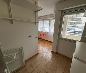 Location Appartement 1 pièce 28m² - Photo 2