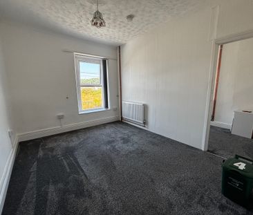 Flat 4, Glanmor Terrace, Burry Port, Llanelli, SA16 0NE - Photo 5