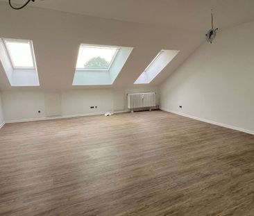 Top moderne 1,5-Zimmer-Dachgeschoss-Zimmer-Wohnung / zentral gelegen ! - Photo 3