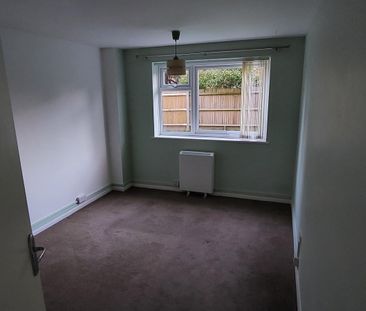 1 bed Flat in York Close , Horsham, RH13 5PH - Photo 4