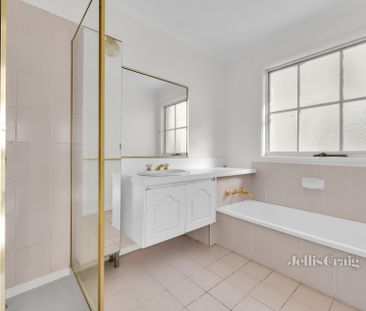 6 Tintern Rise, Glen Waverley - Photo 3