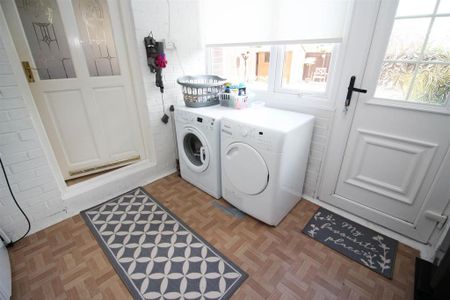 3 bedroom semi-detached house to rent - Photo 4