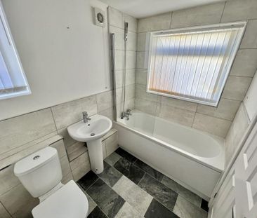 3 bedroom terraced house to rent - Photo 4