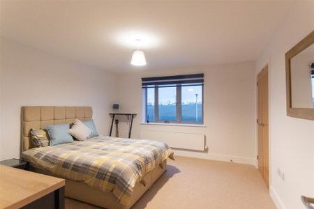 4 bedroom link detached house to rent - Photo 3