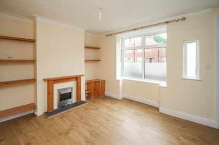 2 bedroom end of terrace house to rent - Photo 2