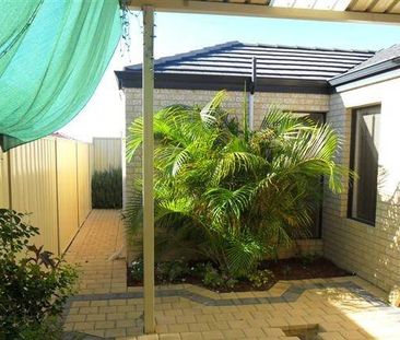 Modern Madeley Family Home - Photo 3