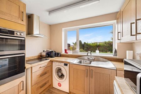 2 bedroom semi-detached bungalow to rent - Photo 3