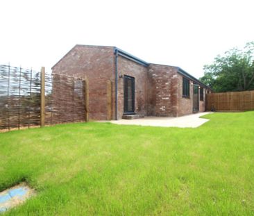 3 bedroom barn conversion to rent - Photo 1
