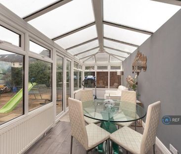 4 bedroom semi-detached house to rent - Photo 3