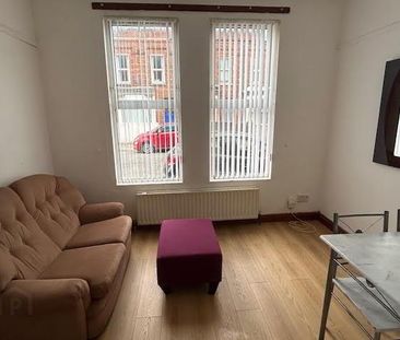 Great Apartment, 8a Westminster Street, Botanic Area ~ Behind Queen... - Photo 1