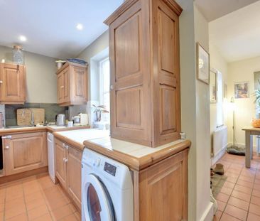 2 bedroom semi-detached house to rent - Photo 6