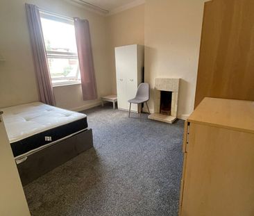 Room in a Shared House, Hanover Square, LS3 - Photo 3