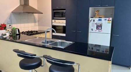 Spacious Family Home for Rent - Photo 2