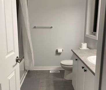 For Lease - 633 Allied Mews, Stittsville - Munster - Richmond, Ontario - Photo 3