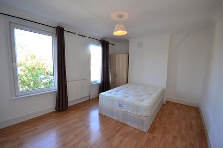 4 bedroom terraced house to rent - Photo 5