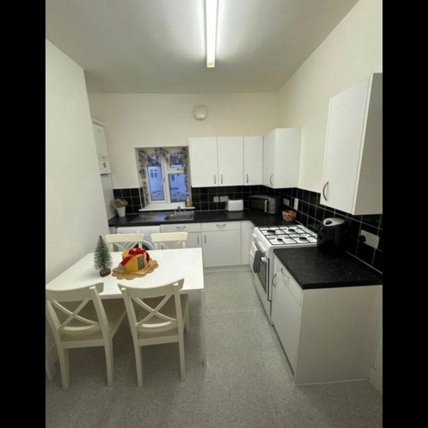 2 Bed Flat, Goodall Road, E11 - Photo 1