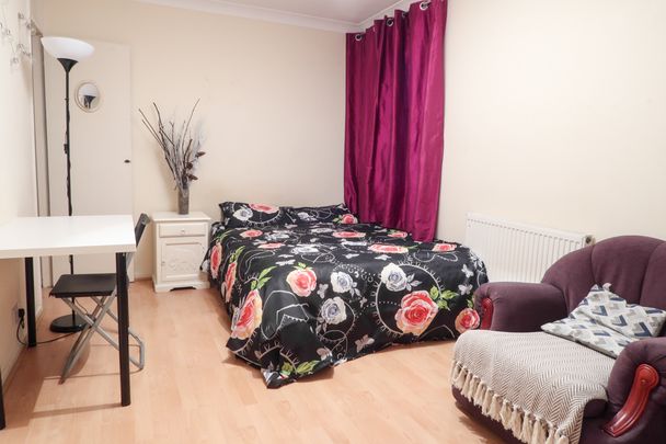 RM2 St. Stephens Road | Bow | London | E3 5JN - Photo 1