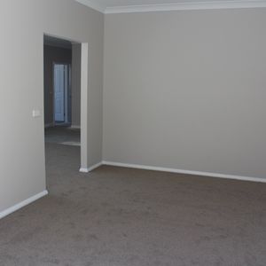 EXECUTIVE VILLA - Avaliable 1/6/26 - Photo 3