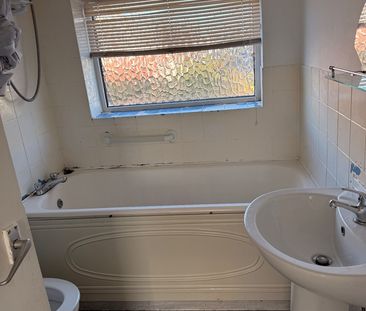 Studio Flat, Handcross Road, LU2 - Photo 4