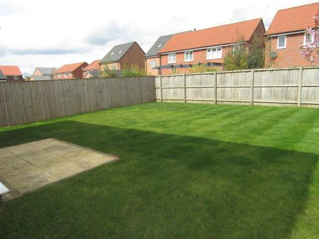 4 bedroom detached house to rent - Photo 4