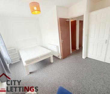 5 Bedroom Town House - Photo 2