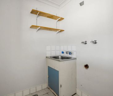 Four bedroom home with workshop, patio & side access. - Photo 5