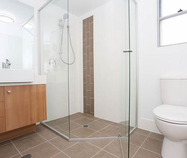 Contemporary Apartment - Secure Access - Photo 5