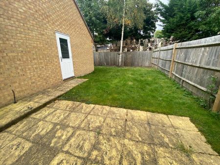 2 bedroom semi-detached house to rent - Photo 4