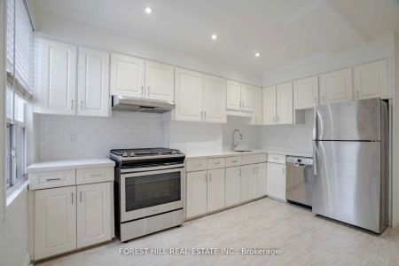 137 Earlscourt Avenue #Main - Photo 5