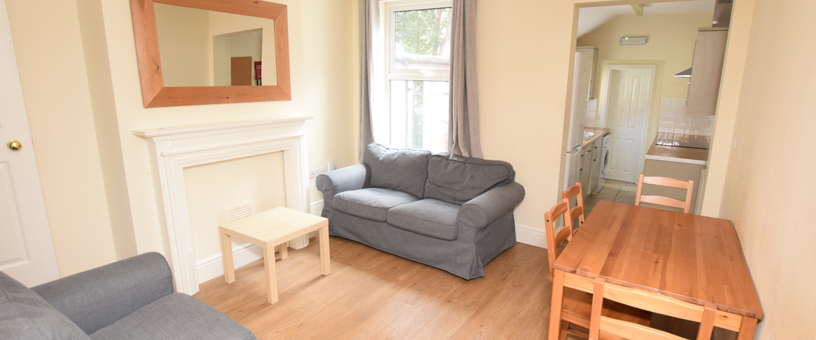 Granville Street Room 2 - Photo 1