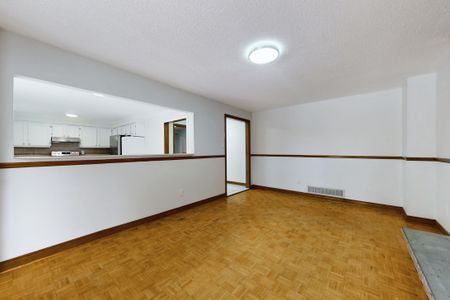 For Lease - 327a Beechgrove Drive, Toronto, Ontario - Photo 3