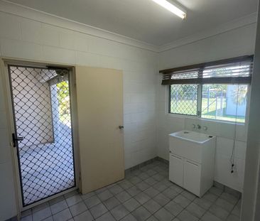 Tidy two bedroom unit - Photo 5