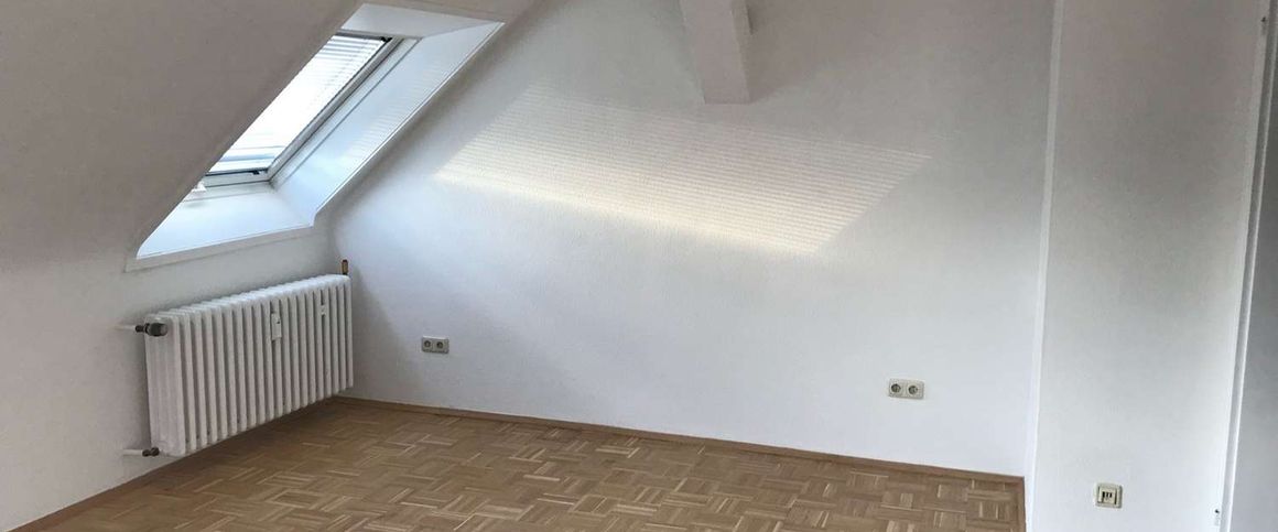 Gemütliche Dachgeschosswohnung gegenüber Gruga-Park! - Photo 1