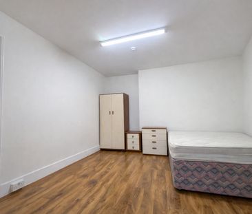 En-Suite Room To Let - HP11 - Photo 3