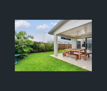 Modern Family Home in a Peaceful Smithfield Cul-de-Sac - Photo 3