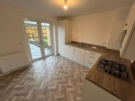 2 bedroom semi-detached house to rent - Photo 5