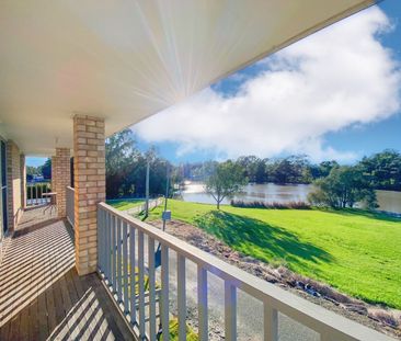 Spacious Two-Storey Home Overlooking Telarah Lagoon - Photo 1