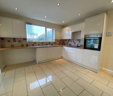 3 bedroom detached house to rent - Photo 4