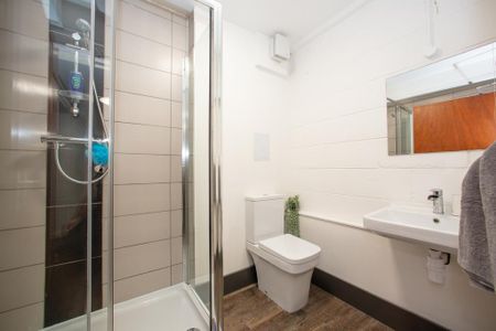 1 bedroom in a flat share to rent - Photo 5