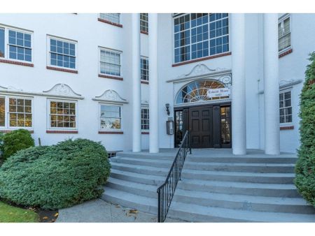 Colonial House - Photo 5