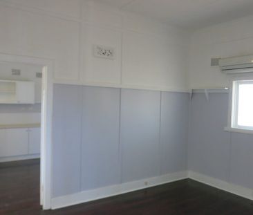 Cosy One-Bedroom Cottage living - Photo 6