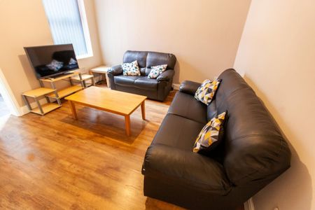 4 bedroom terraced house to rent - Photo 2